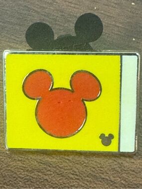 5/$25 Disney's Yacht Club‎ Resort Mickey Icon Pillow Pin